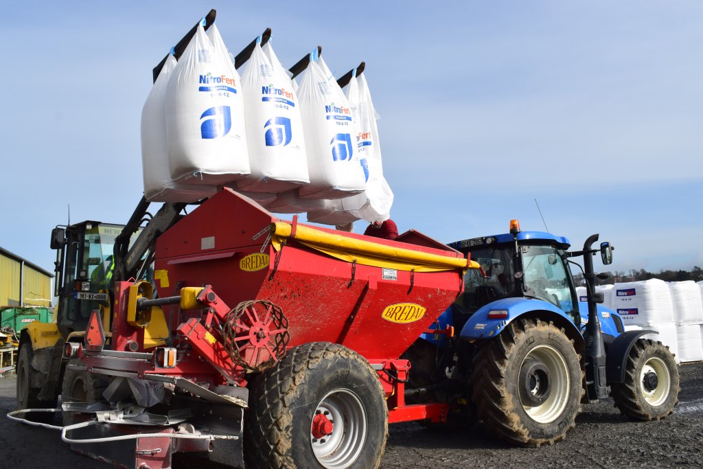 Farm machinery - spreader with fertiliser - NitroFert